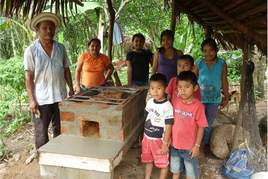 Martín Rojas family showing their new fuel-efficient stove.