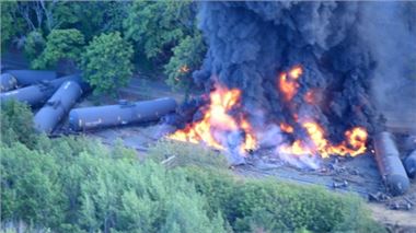 Mosier_Oregon_2016_oil_tank_car_burning